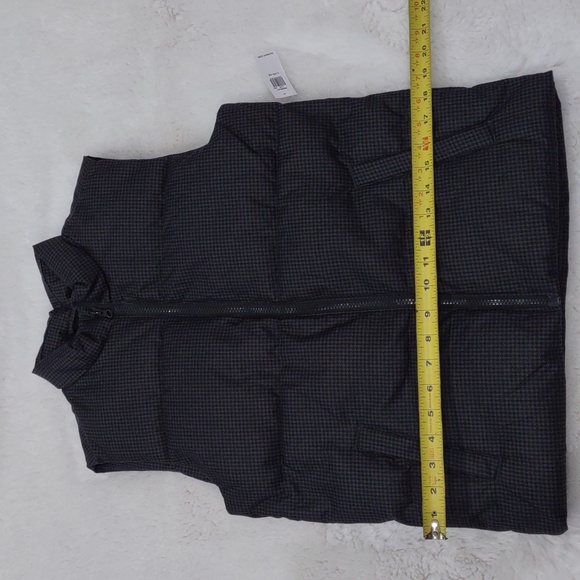 OLD NAVY VEST. - Picture 7 of 13